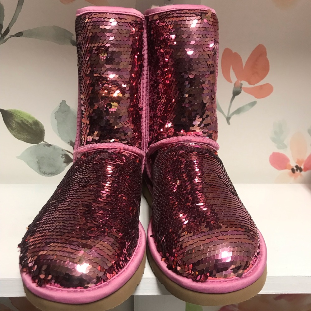 UGG Classic Short Boot in Pink - Picture 2 of 5